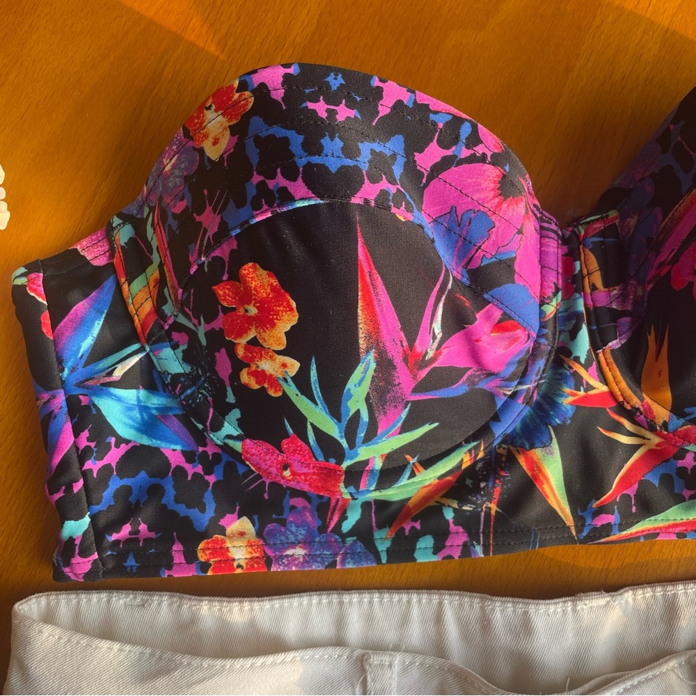 Bikini style crop top - lightly padded - Picture 4 of 5
